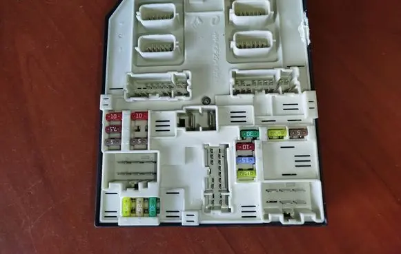 Renault Master III Fuse module 284B69681R 519543F09 USM2010