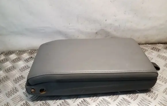 Jeep Grand Cherokee (WK) Rear seat armrest 