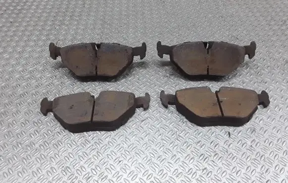 BMW 5 E39 Brake pads (rear) 