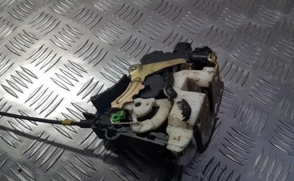 Mitsubishi Lancer Front door lock