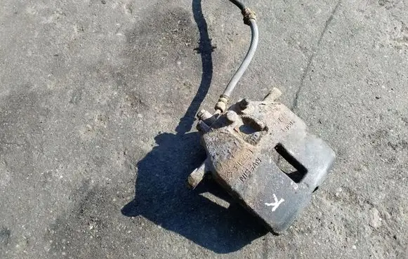 Nissan Almera Tino Front brake caliper