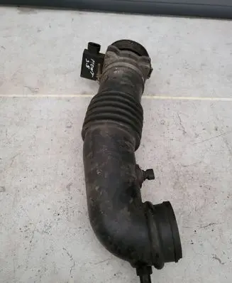 Opel Monterey Intercooler pipe mounting bracket 