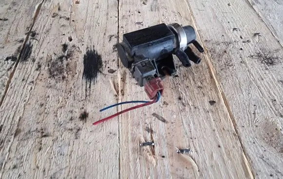 Nissan Primera Turbo solenoid valve