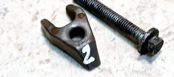 Jeep Cherokee III KJ Fuel Injector clamp holder 