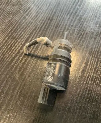 BMW 5 F10 F11 Windscreen/windshield washer pump 6934160