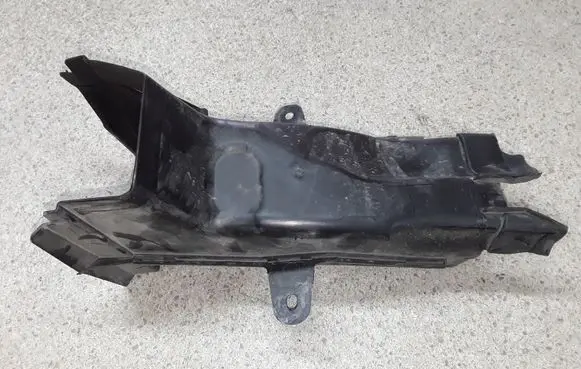 BMW 8 G15 Brake cooling air channel/duct 7359813