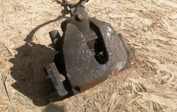 Ford Grand C-MAX Front brake caliper