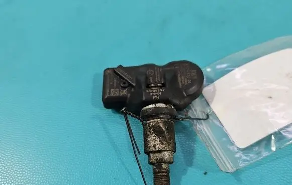BMW 5 E60 E61 Tire pressure sensor 6874830-01 IMPRK1526309