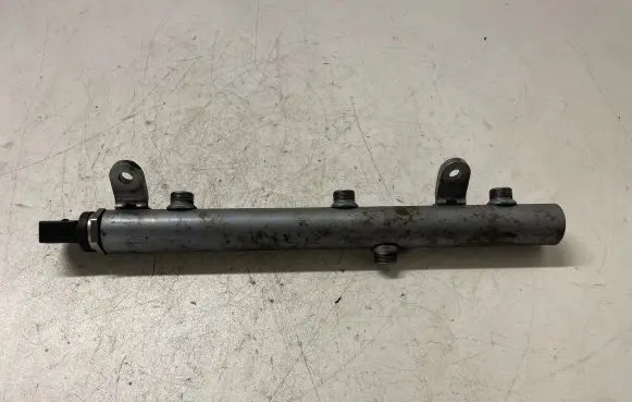Mercedes-Benz E W211 Fuel main line pipe A6420702595 0281002504