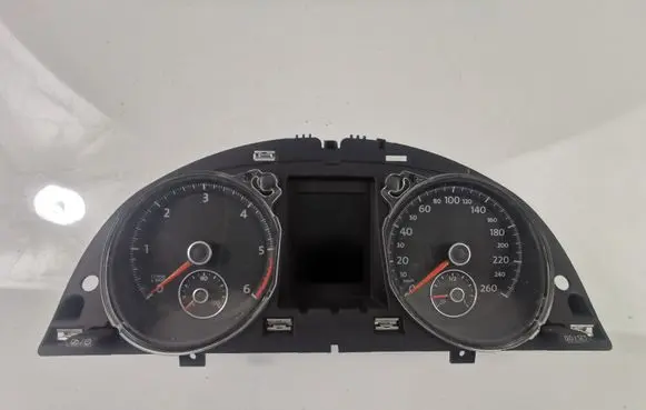 Volkswagen PASSAT B7 Speedometer (instrument cluster) 3AA920880R