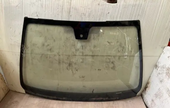 Peugeot 607 Front windscreen/windshield window 