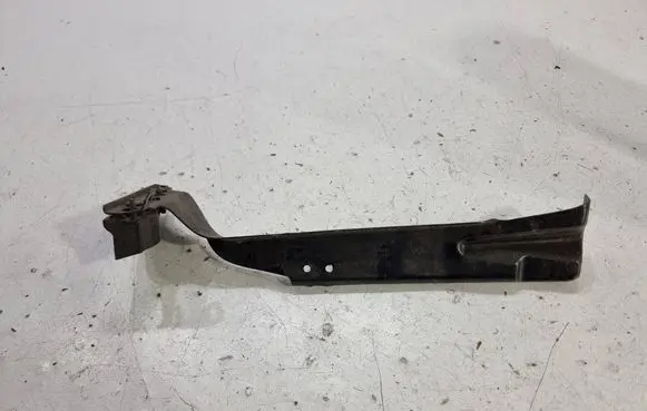 Audi A4 S4 B8 8K Fender mounting bracket 8K0821136
