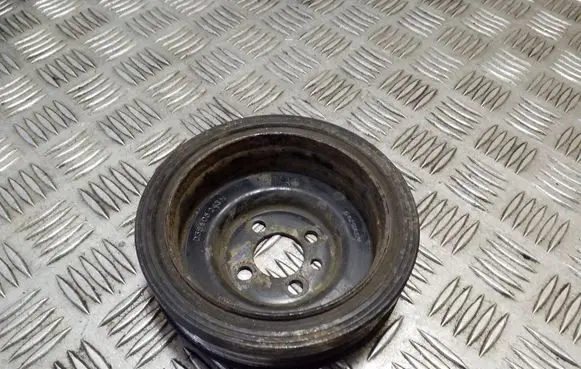 Volkswagen PASSAT CC Crankshaft pulley 038105243M