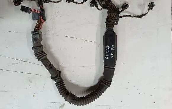 BMW 3 E46 Fuel injector wires 643677