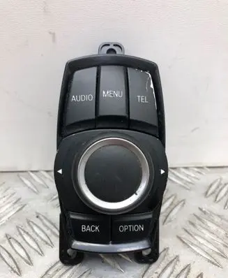 Head unit multimedia control