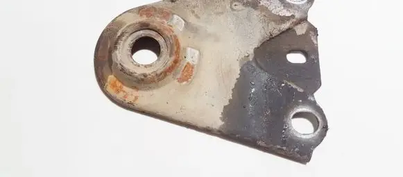 Volvo S80 Engine mounting bracket