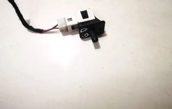 Mercedes-Benz E W211 Front door sensor coupe 2028209410