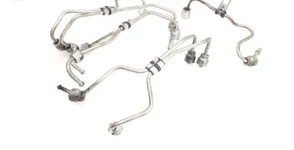 Volvo V60 Fuel injector supply line/pipe 