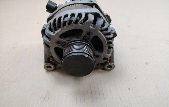 Opel Combo E Generator/alternator 9818962280