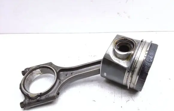 Volvo V60 Piston with connecting rod 82L175