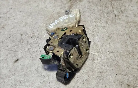 Subaru Impreza II Front door lock 61100FE030
