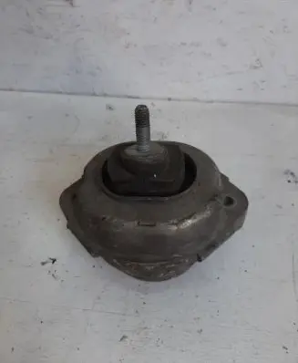 BMW X5 E53 Engine mount bracket 6758444