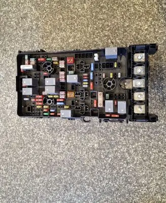 Chrysler 200 Fuse module 68263031AB