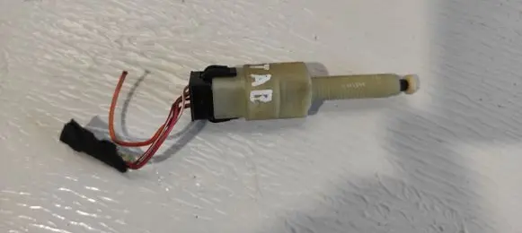 Audi A6 S6 C5 4B Brake pedal sensor switch 4A0945515A
