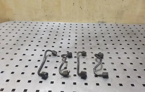 Fuel injector supply line/pipe