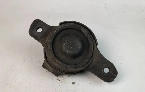 Subaru Outback Engine mount bracket