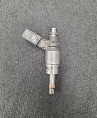 Audi A4 S4 B8 8K Fuel injector 06E906036F 06E036F 06E906036AG