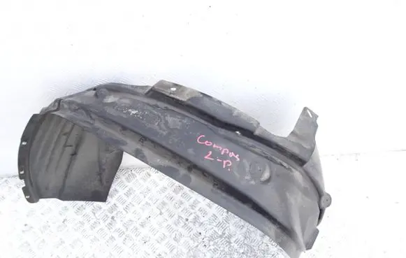 Front wheel arch liner splash guards