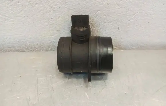 Volkswagen PASSAT B6 Mass air flow meter 074906461B 0281002461