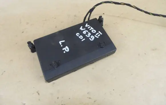 Mercedes-Benz Vito Viano W639 Door control unit/module 6398200026
