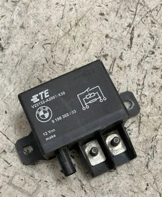 BMW 5 F10 F11 Coolant fan relay 9198302 V23132A2001X30