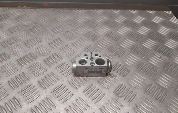 Audi Q7 4L Air conditioning (A/C) expansion valve 7L0820679D