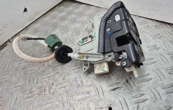 Audi A6 S6 C6 4F Front door lock 4F1837016E