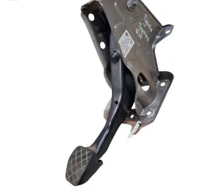 Volkswagen Tiguan Brake pedal 1K1721057AL