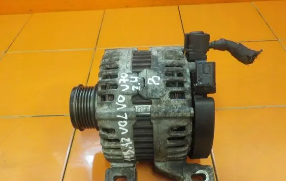Volvo V70 Generator/alternator 0121615014