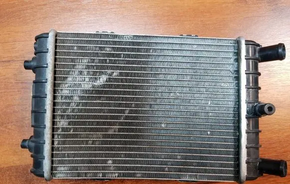 Audi Q7 4M Coolant radiator 4M0121212D