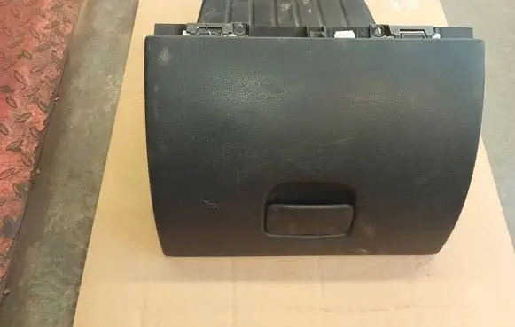 Renault Master III Glove box 685000045R