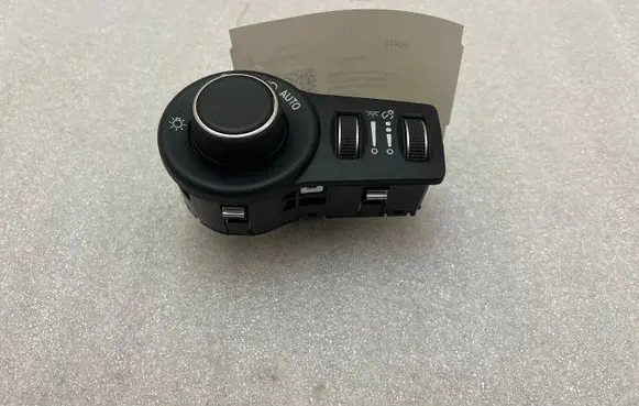 Chrysler Pacifica Light switch P68156005AC P68156005AC2140