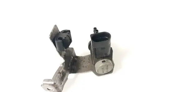 Volkswagen PASSAT CC Vacuum valve 1K0906283A