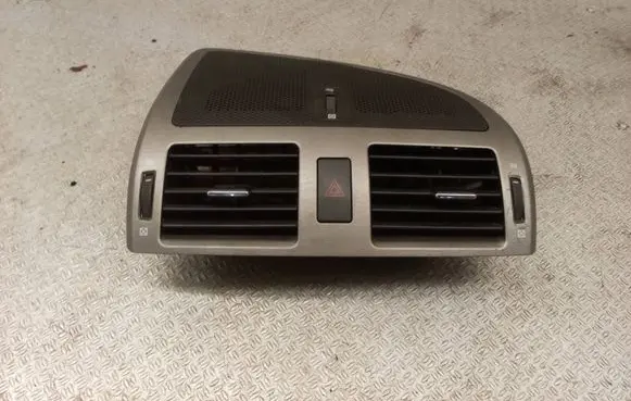 Toyota Avensis T270 Dash center air vent grill 5567005090