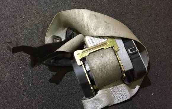 Mercedes-Benz CLK A208 C208 Front seatbelt 560490211a