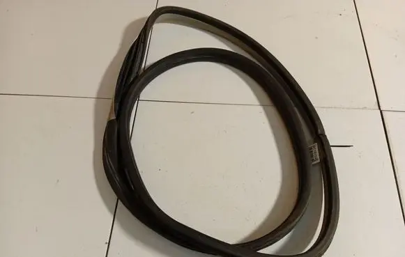 Opel Astra H Rubber seal front coupe door 