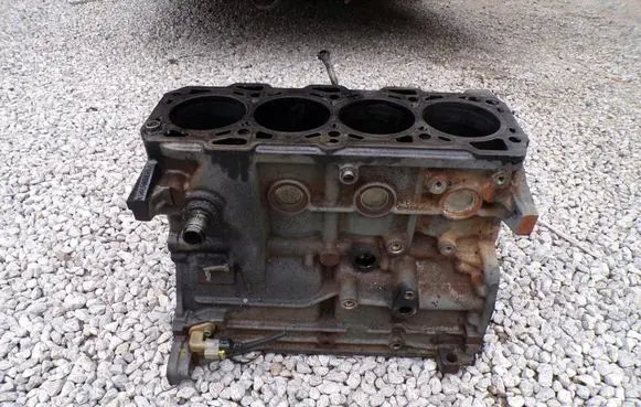 Opel Vectra C Engine block 