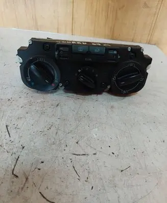 Volkswagen Touran I Climate control unit