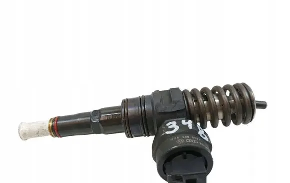 Volkswagen Golf IV Fuel injector 038130073F