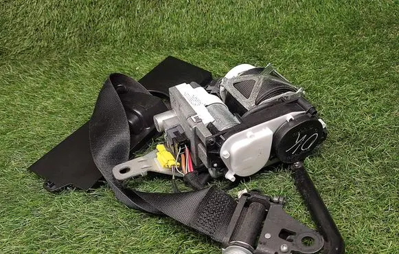 Mercedes-Benz GL X166 Front seatbelt A1668603786 34095410A